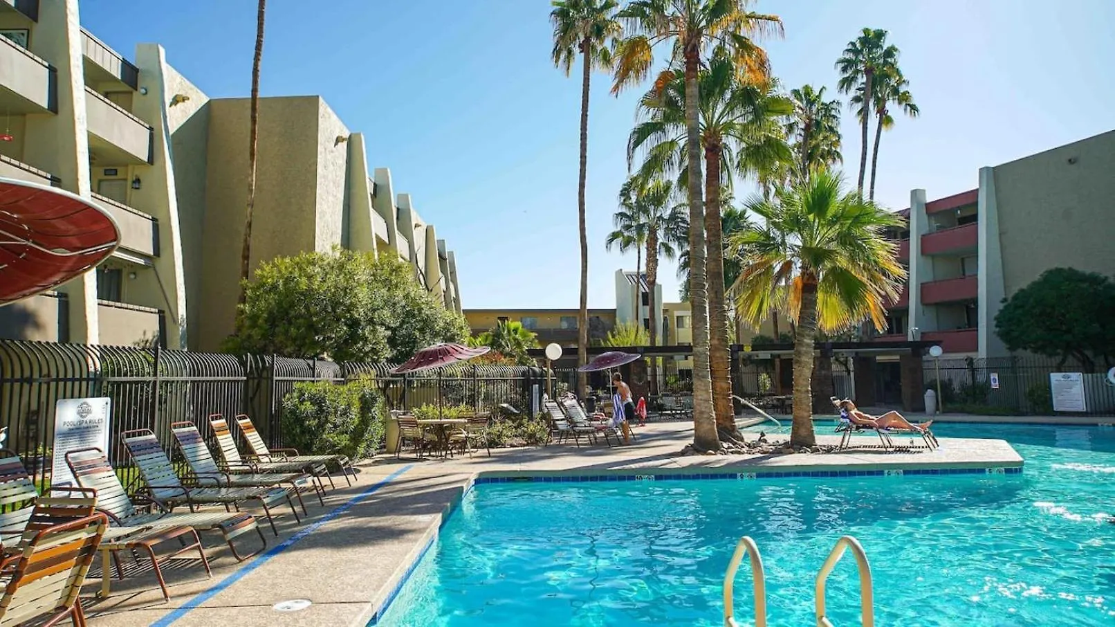 Heated Pool & Hot Tub-Walk To Old Town Condo! Scottsdale