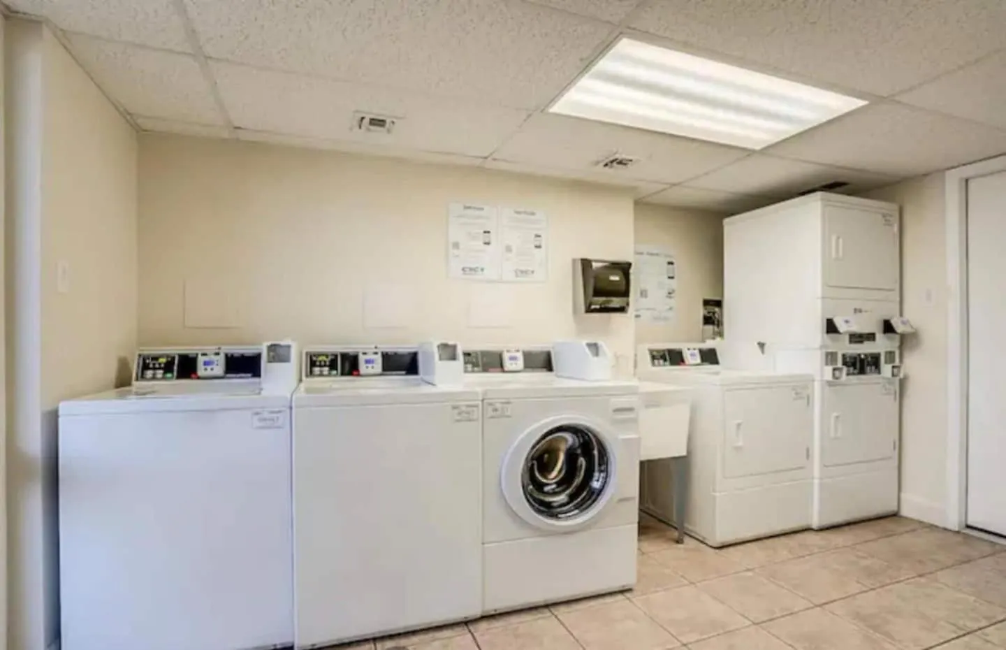 Heated Pool & Hot Tub-Walk To Old Town Condo! Scottsdale