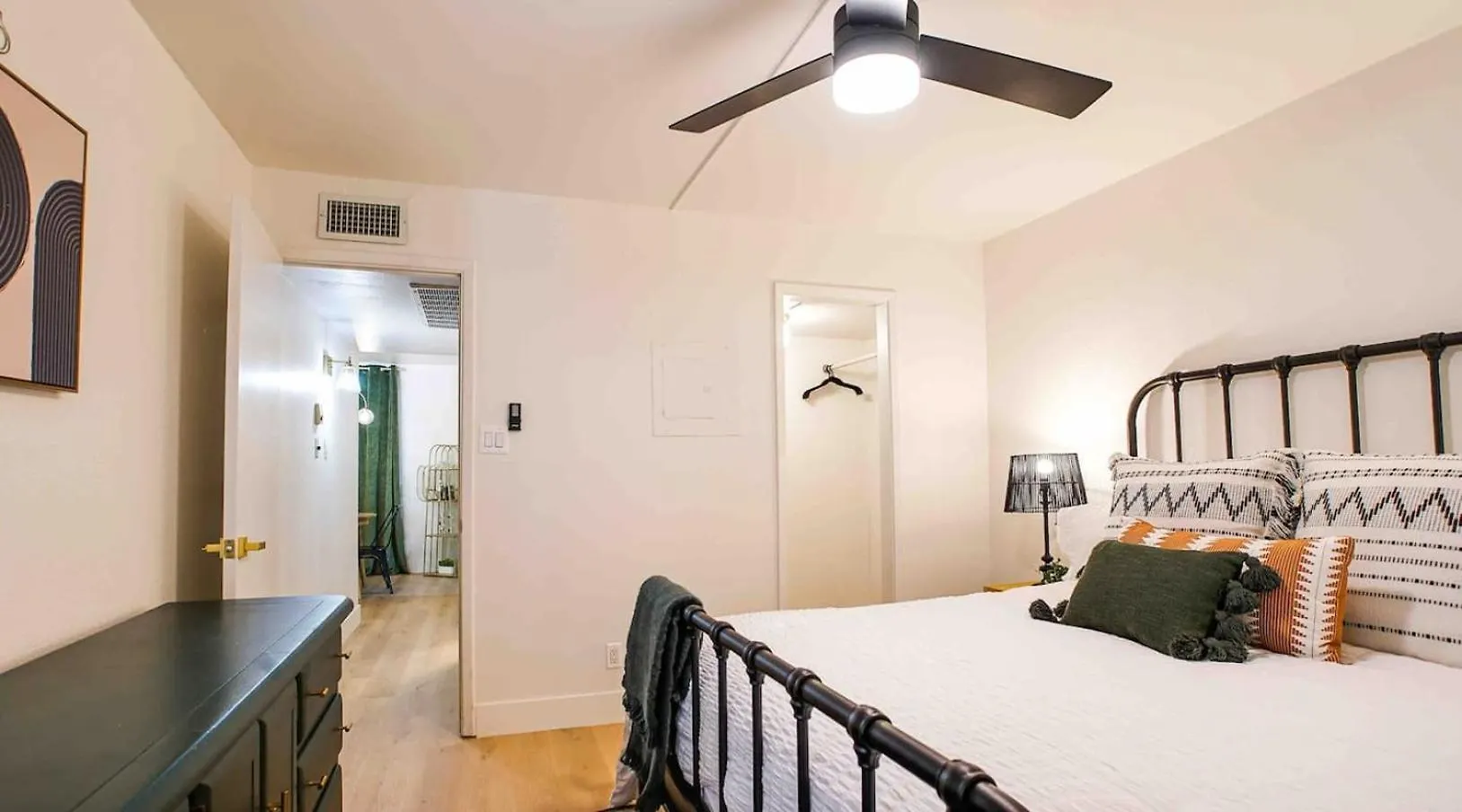 Heated Pool & Hot Tub-Walk To Old Town Condo! Scottsdale 0*,  USA